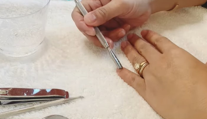 Gel Wraps: Step 1, the first step to applying gel nail wraps is to make sure you have clean, dry nails