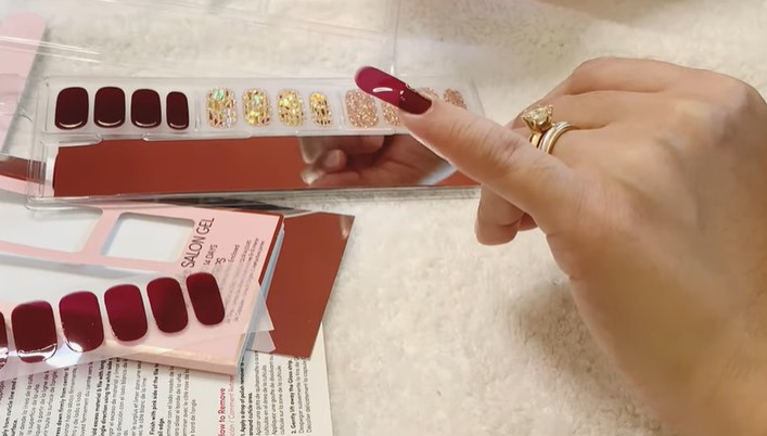 Gel Wraps: Step 2, choose the right size nail wrap that fits each of your nails
